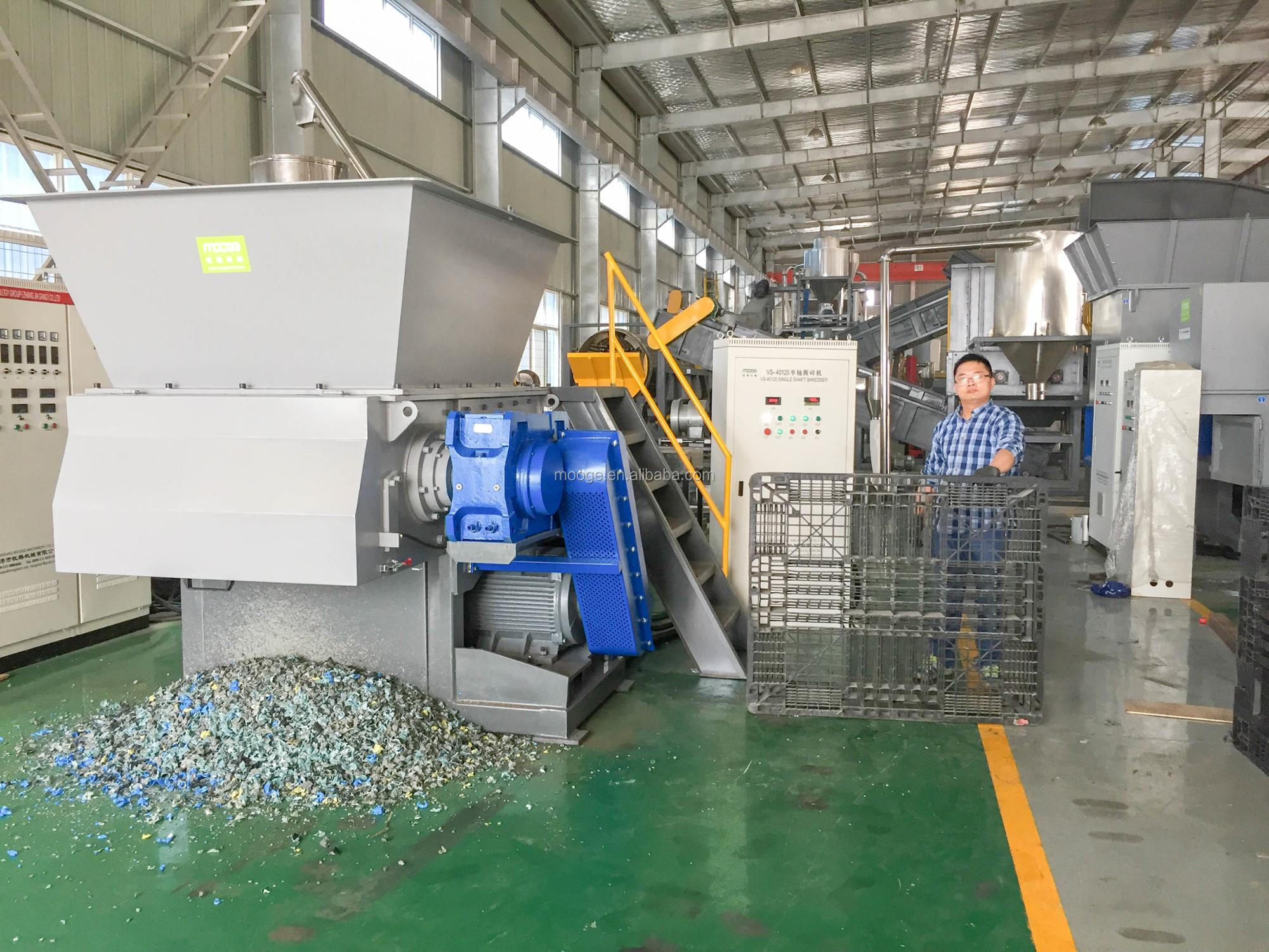 Single Shaft Industrial Plastic Crusher 600-1500mm Plastic Lump Shredder