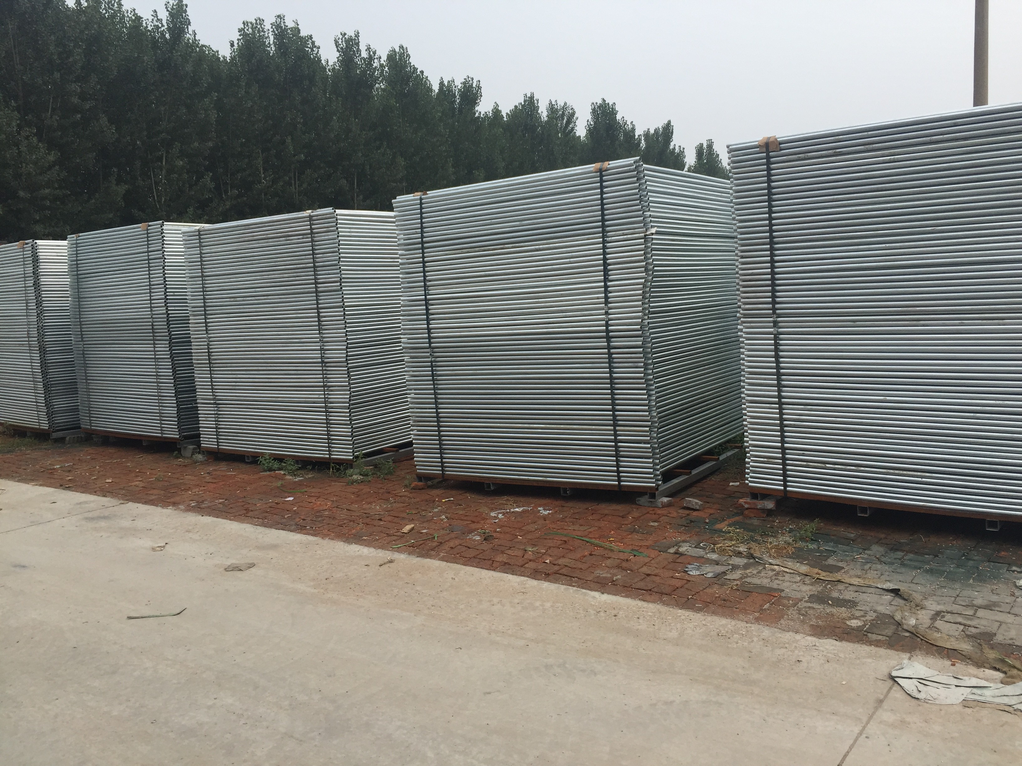 Security Temporary Fencing panels 2100mm x 2400mm 32 pipes 2.00mm thick and diameter wire 4.00mm