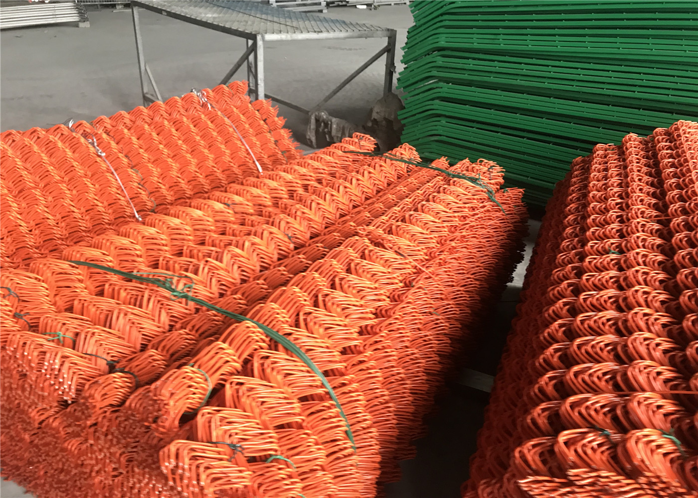 Chain Link Fence mesh 2.5" x 2.5" PVC and PE coated Orange Color Diameter 8gauge/4.00mm