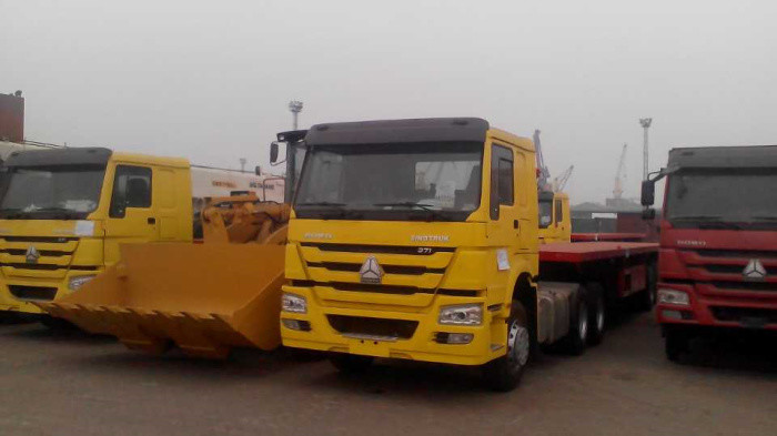 Bule Color HW76 Cabin Prime Mover Truck 371hp 10 Wheels 6x4 With Air Conditioner