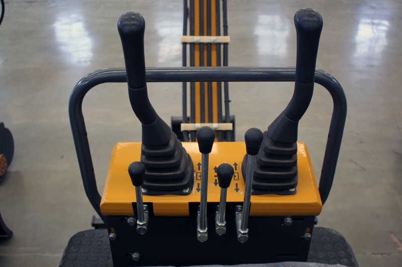 Digging Depth 2200mm Mini Tractor 2 Ton Crawler Digger Micro Excavator