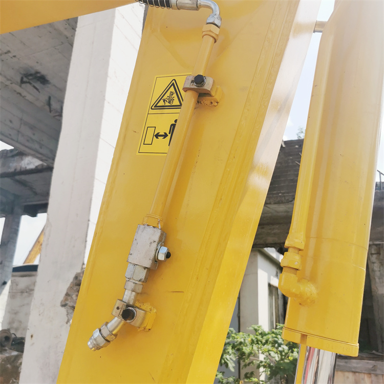 Used Komatsu PC 70 8 Excavator in Japan with 0.3 m3 Bucket Capacity and Good Health