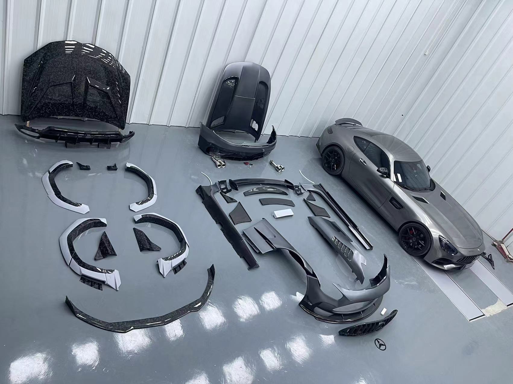 Black Lamborghini Body URUS Upgraded 1016 Hood Spoiler Wide Body Kit