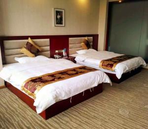 China Commercial Hotel Bedroom Furniture Sets With Double Bed And Table Chairs wholesale