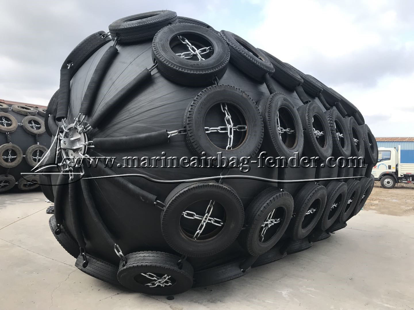 Inflatable Floating Pneumatic Rubber Fenders 50kPa 80kPa Easy Installation