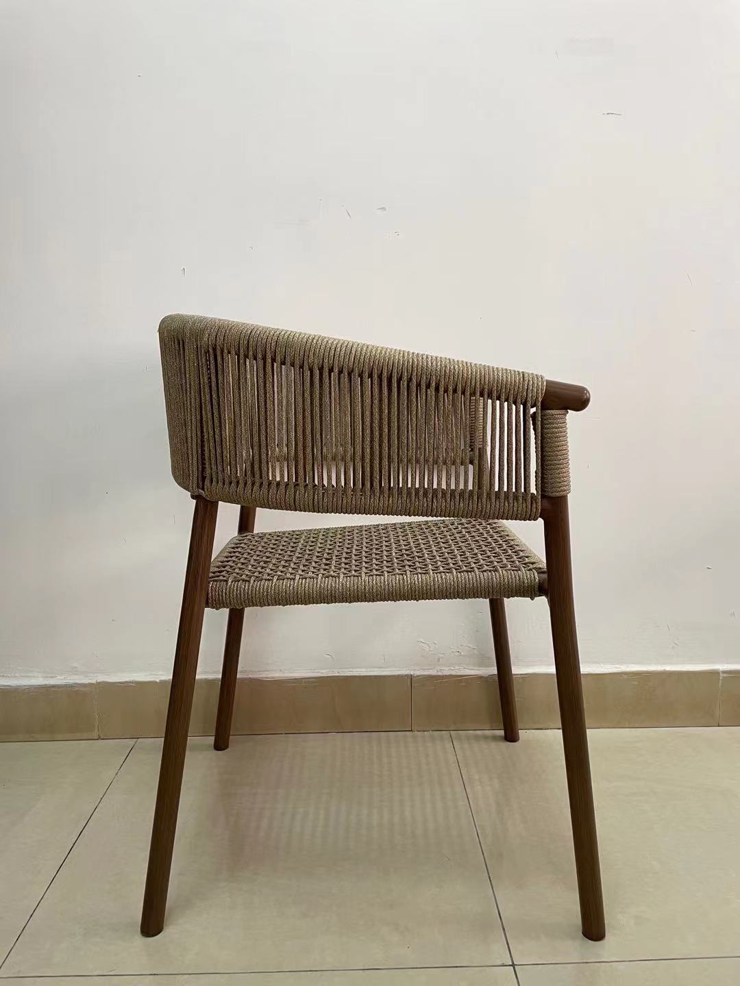 Outdoor Foldable Fabric Recliner Bed with Aluminum Frame for Traditional Style Seating in Beach Hall Courtyard Park Hotel