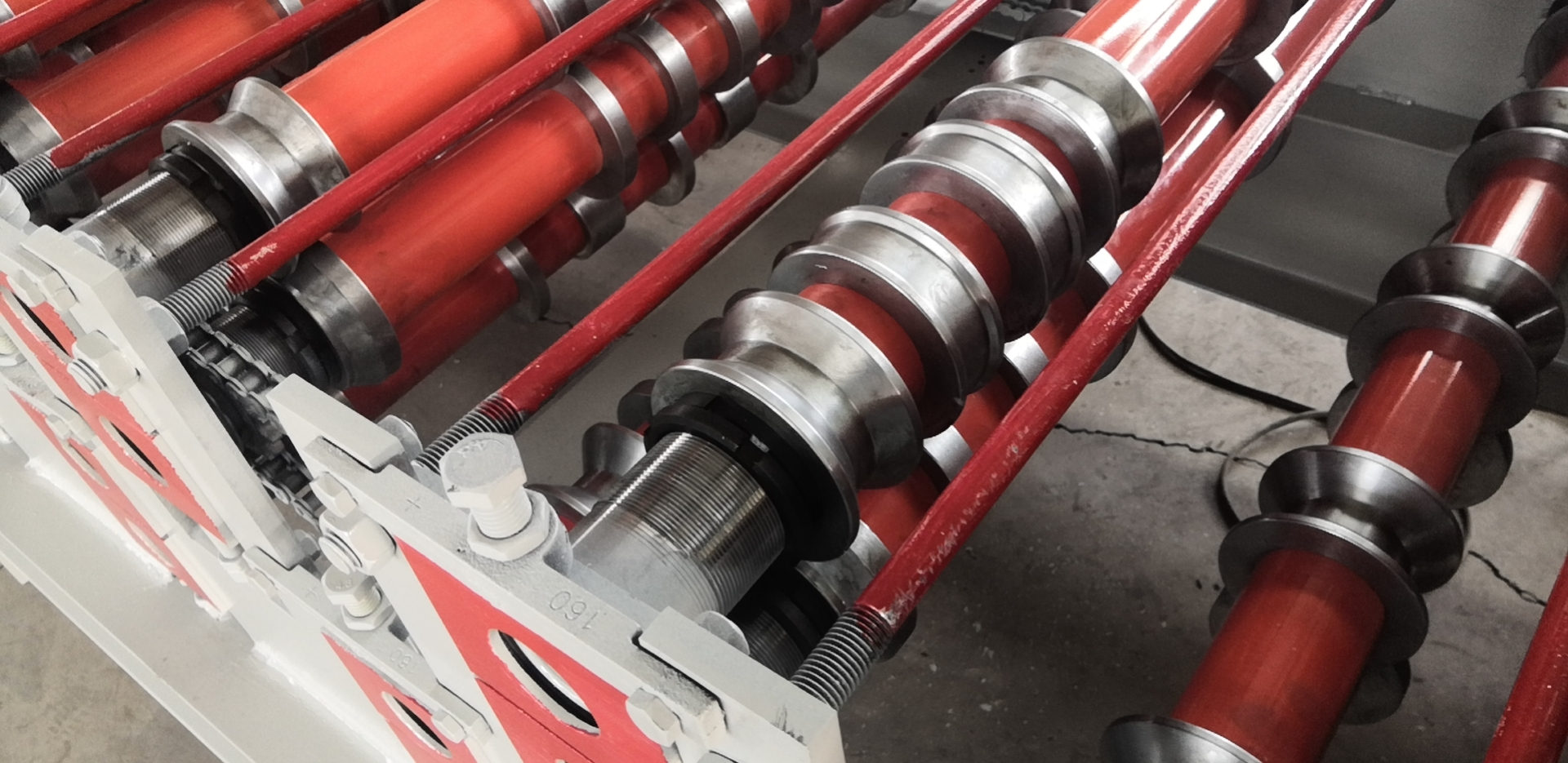 Good quality factory directly trapezoidal Steel roof panel Sheet roll forming machine
