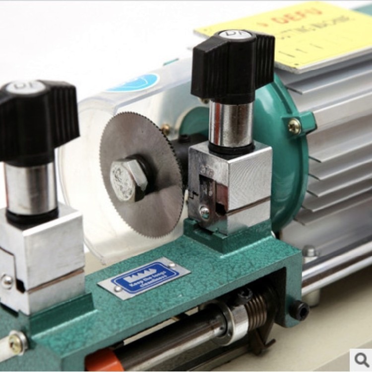 Professional Locksmith Tool Door Key Duplicating Machine with Package Size 49*22*25cm
