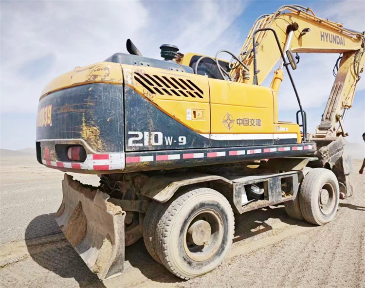 124KW Used Hyundai 210W-9 Wheel Excavator Good Condition Made in Korea 1.05m3 Bucket