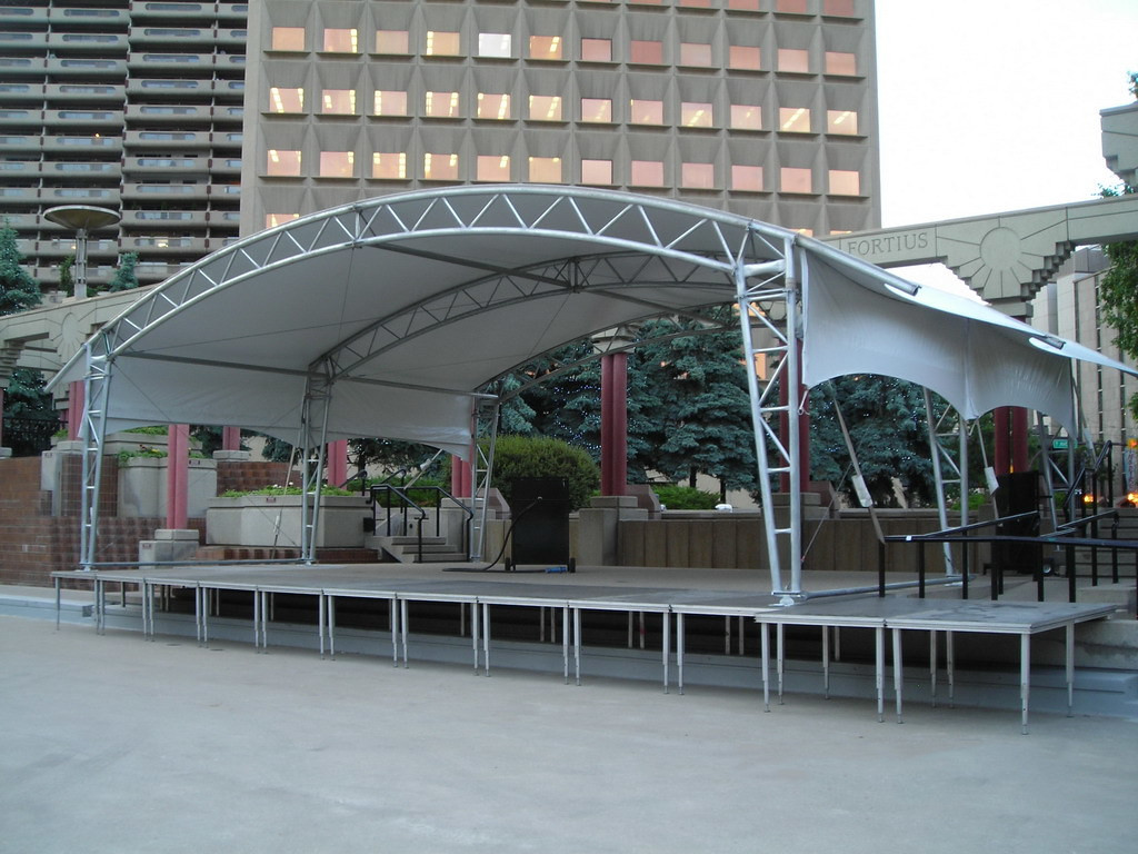 750kg/Sqm Mobile Portable Glass Stage Decoration Round For Wedding