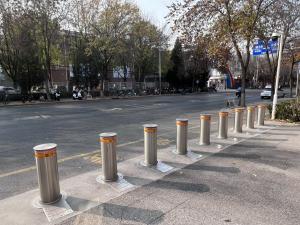 China Automatic Hydraulic Driveway Bollards With LED Lights 217mm Diameter wholesale