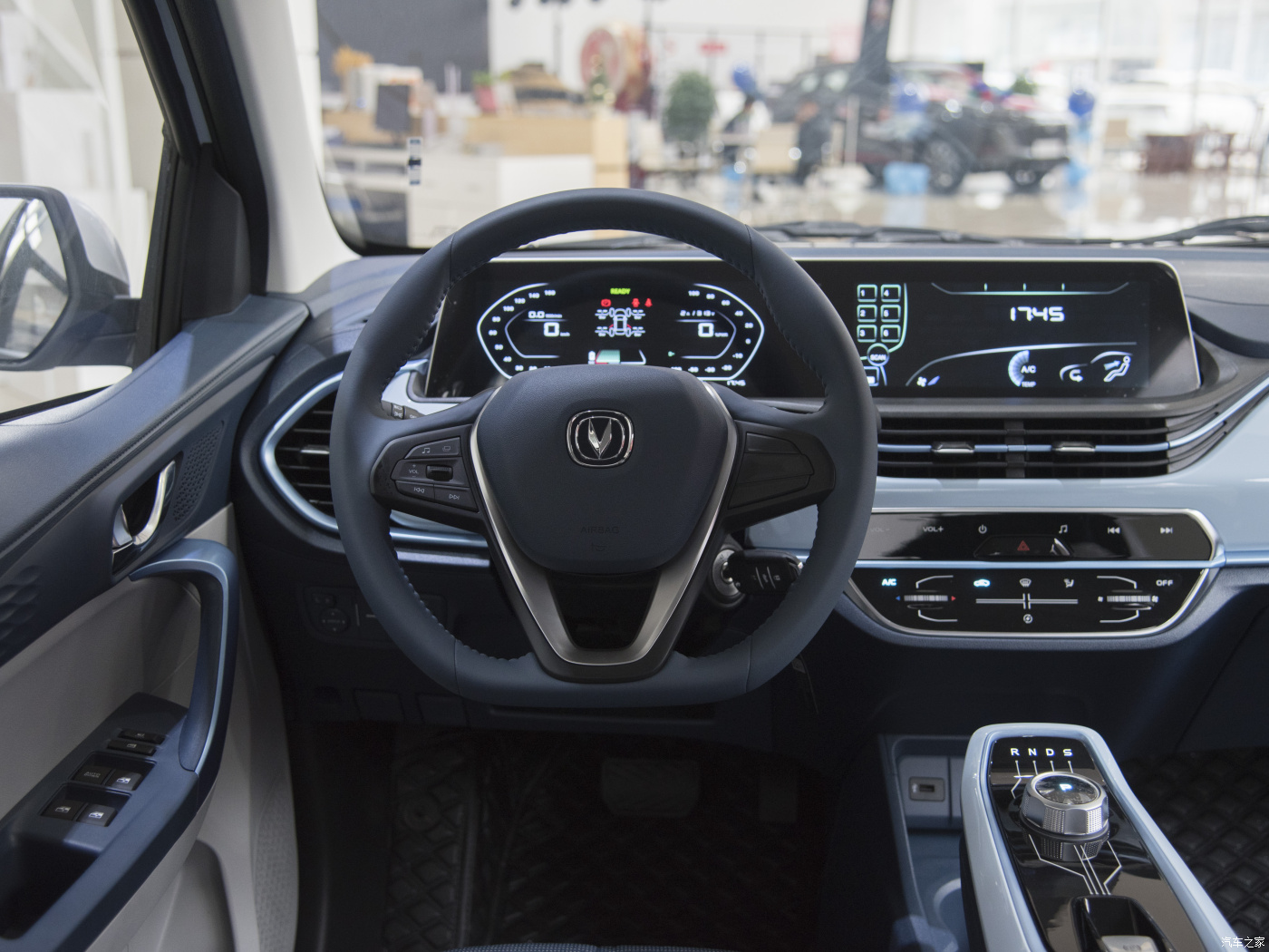 Green Color Mini EV Cars Changan Benben Ev 300KM Max Speed 101 Km/H