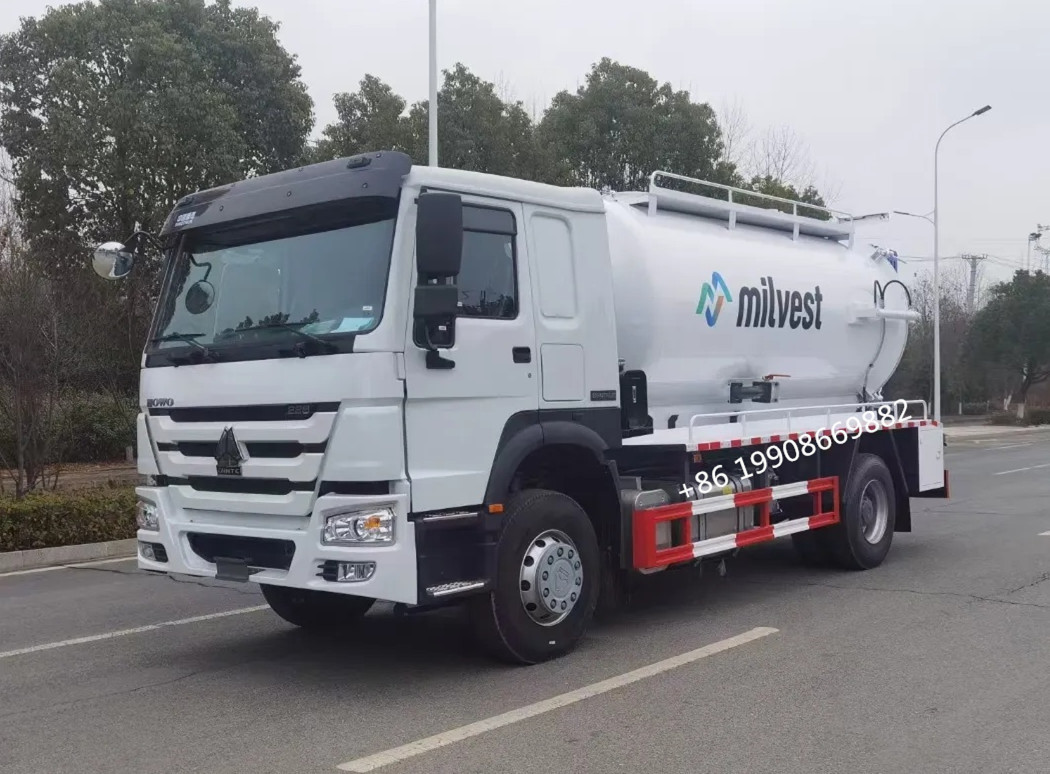 HOWO 4x2 Driver 10000L Sewage Suction Truck with Vacuum Pump for Sucking Waste Water Vacuum Sewer Tanker Suction Truck