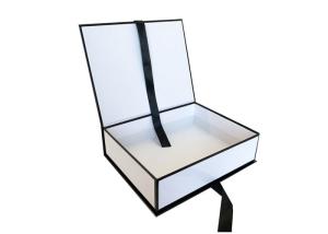 China PMS Color 350g Paper Corrugated Board Clothes Gift Boxes wholesale
