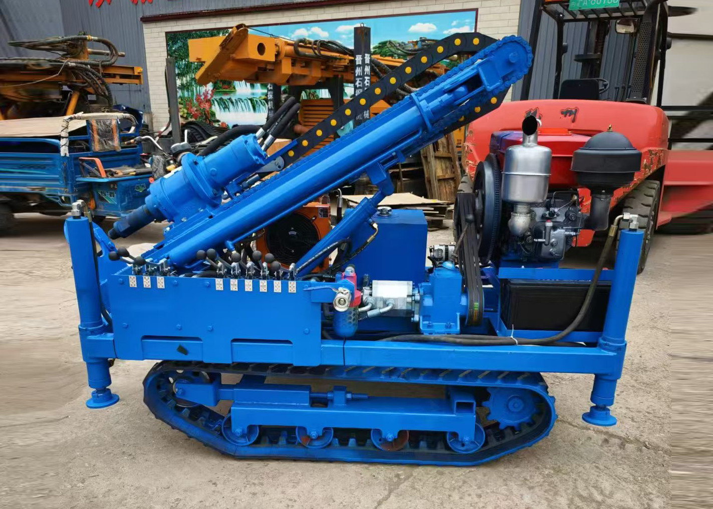 Crawler Mounted Drilling Rig Machine 30m-100m Drill Depth Equipped With Diesel Engine