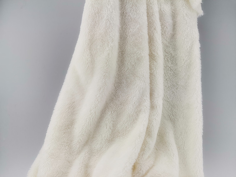 UK Market 58/60" Width White Polyester Furry Fabric with 96F Density