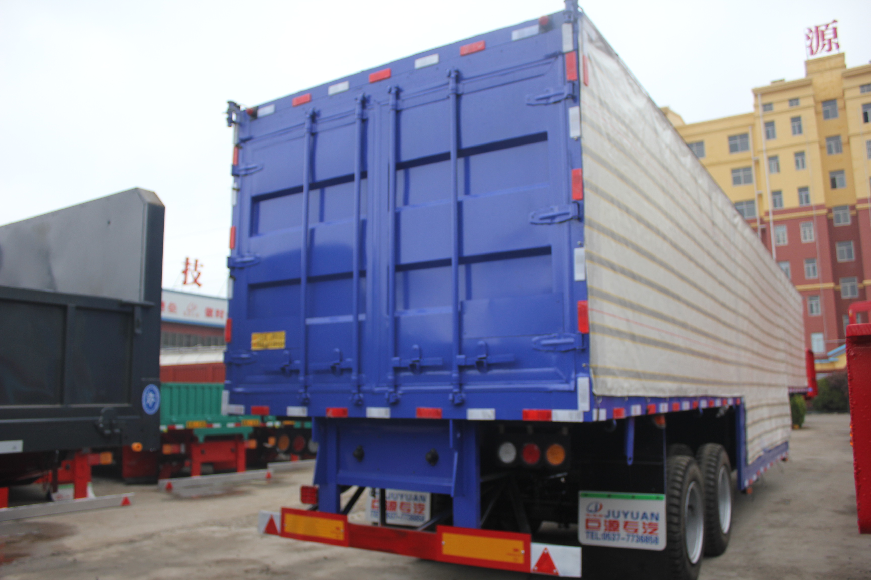 Side Wall/Curtain Side/Fence Semi Trailer with Mechanical Suspension and 12R22.5 Tires