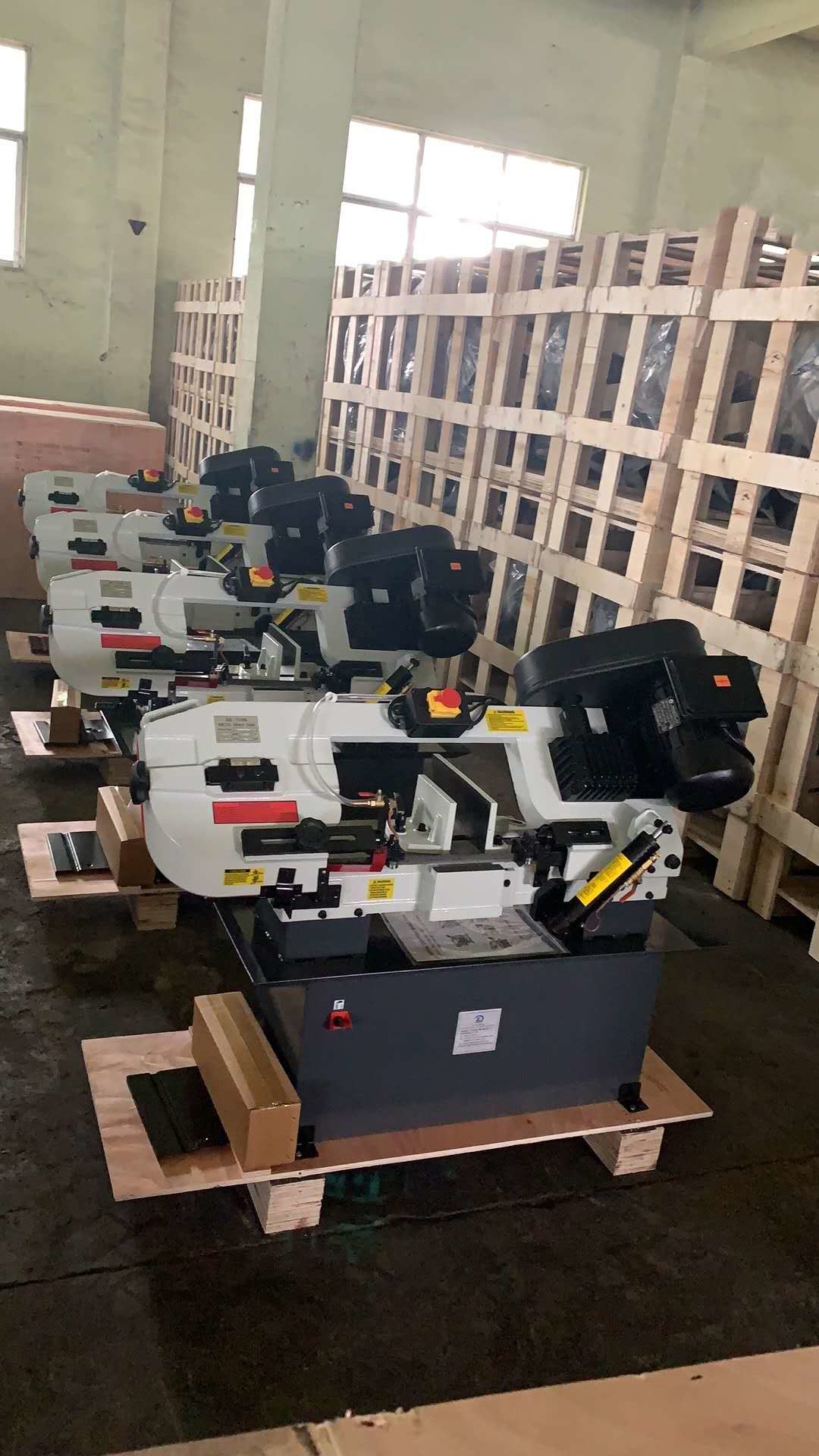 PLC BS712N Vertical Band Saw Machine For Metal Cutting