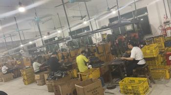 Yiwu Dingcheng Bag Fittings Co., Ltd.