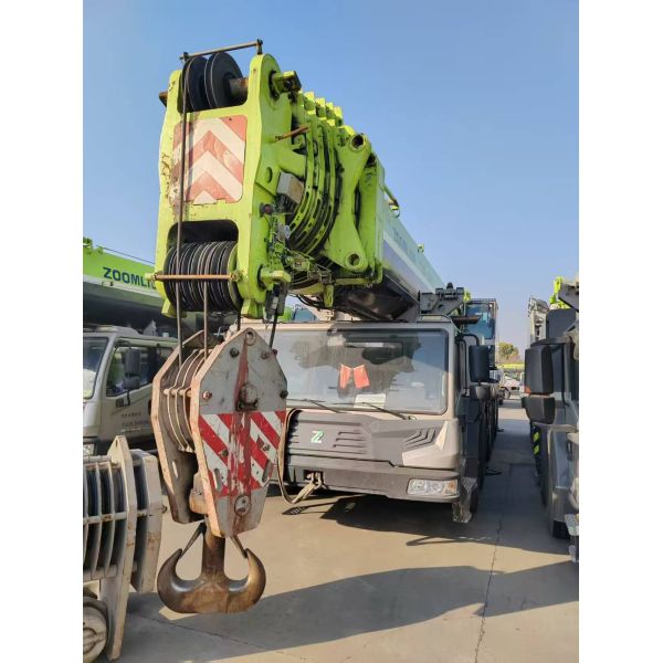 2019 Zoomlion Crane 300 Tons 7-Section Boom 80m Main Boom 28m Jib 140 Tons Counterweight With Overrun 3 Hooks Two Mercedes-Benz Engines Rexroth