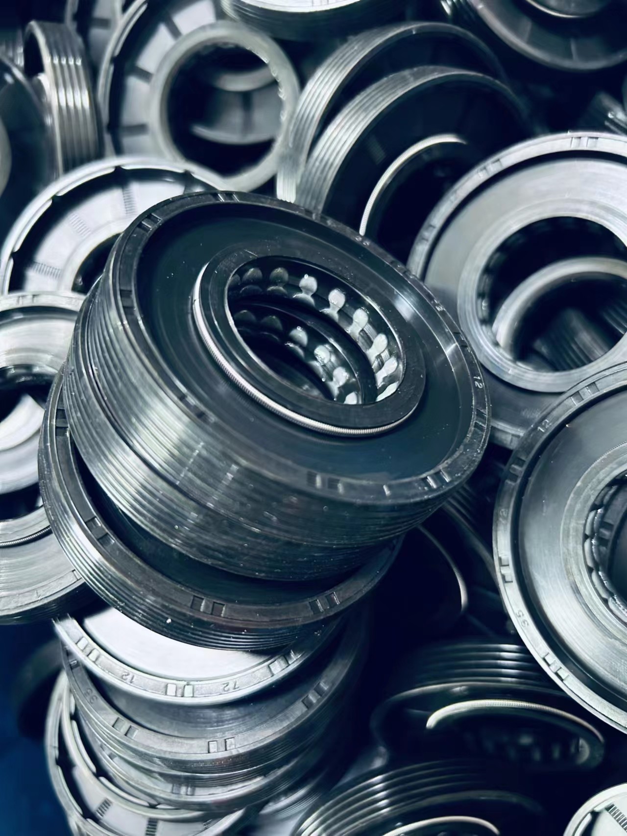 Double Lip Skeleton NBR FKM Silicone TC SC TG TB DC TCV TCN Cassette Combi Reducer Rotary Shaft Oil Seal