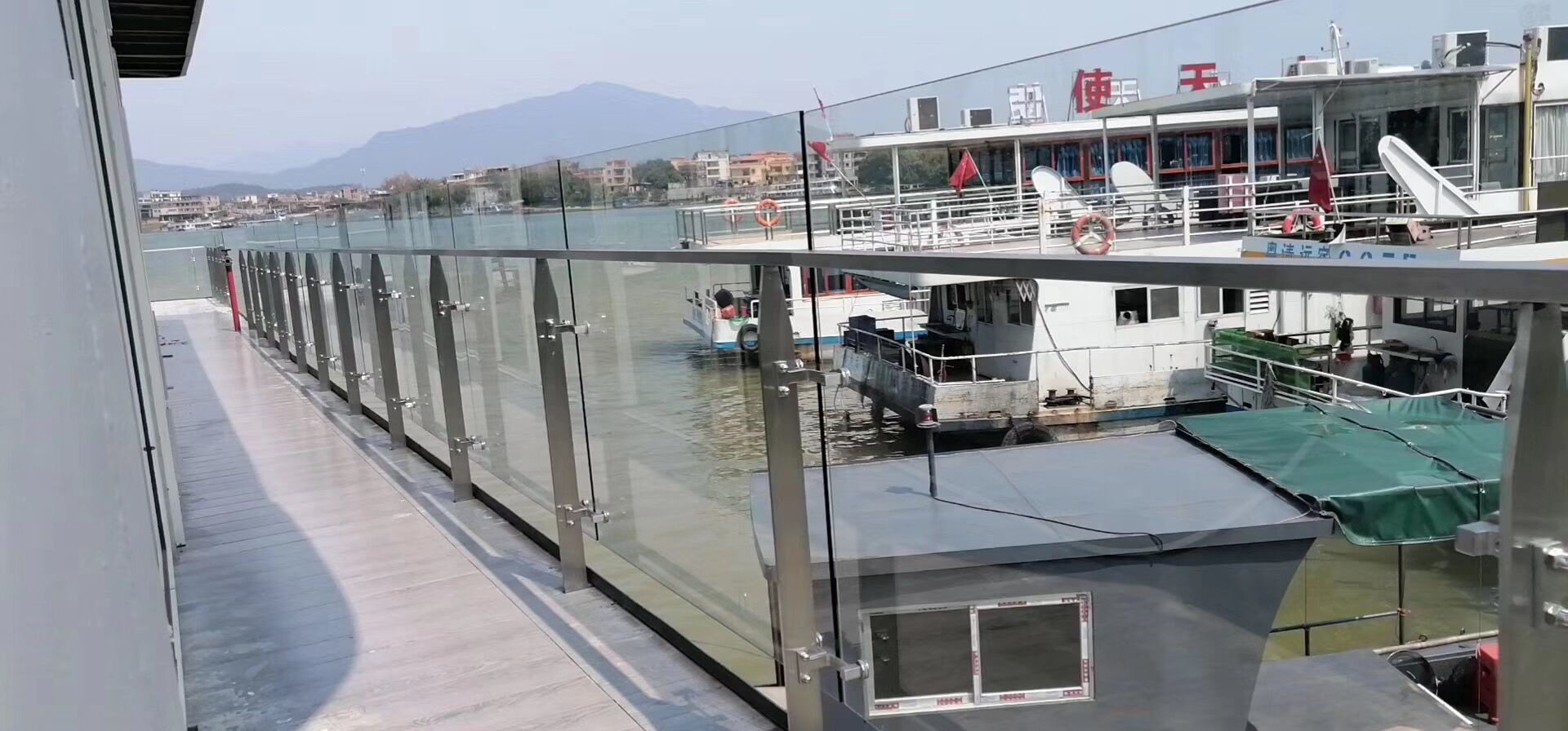 Floor Standing Aluminum 6063 T5 Frameless Glass Railing