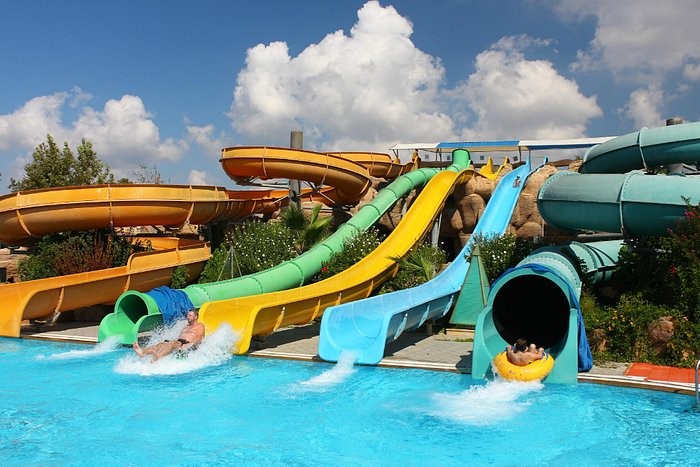 OEM Aqua Park Water Children Games Sports Rides Amusement Spiral Pool Slides