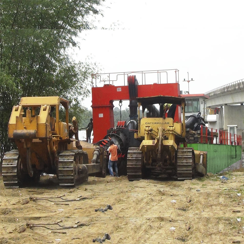 JMD550D dredge in operation at worksite