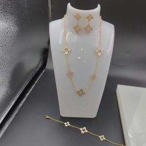 China Newest Gold Color Stainless Steel Earring ,Necklace , Bracelet Sets With Shell For Lady wholesale