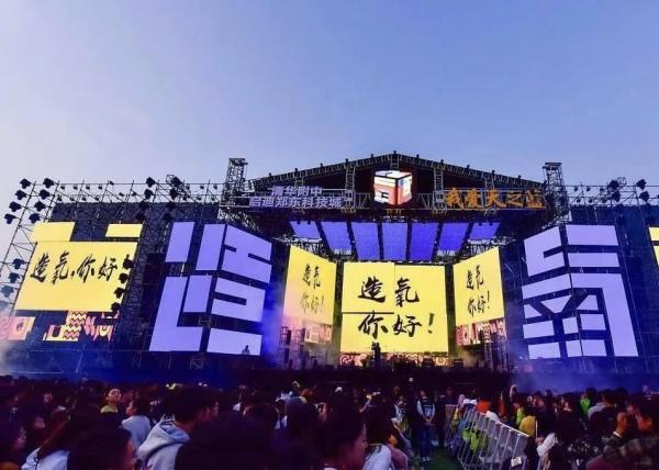 Outdoor Die-Cast Aluminum Multi-Color LED Display 62500 Dots/Sqm SMD1921 Package