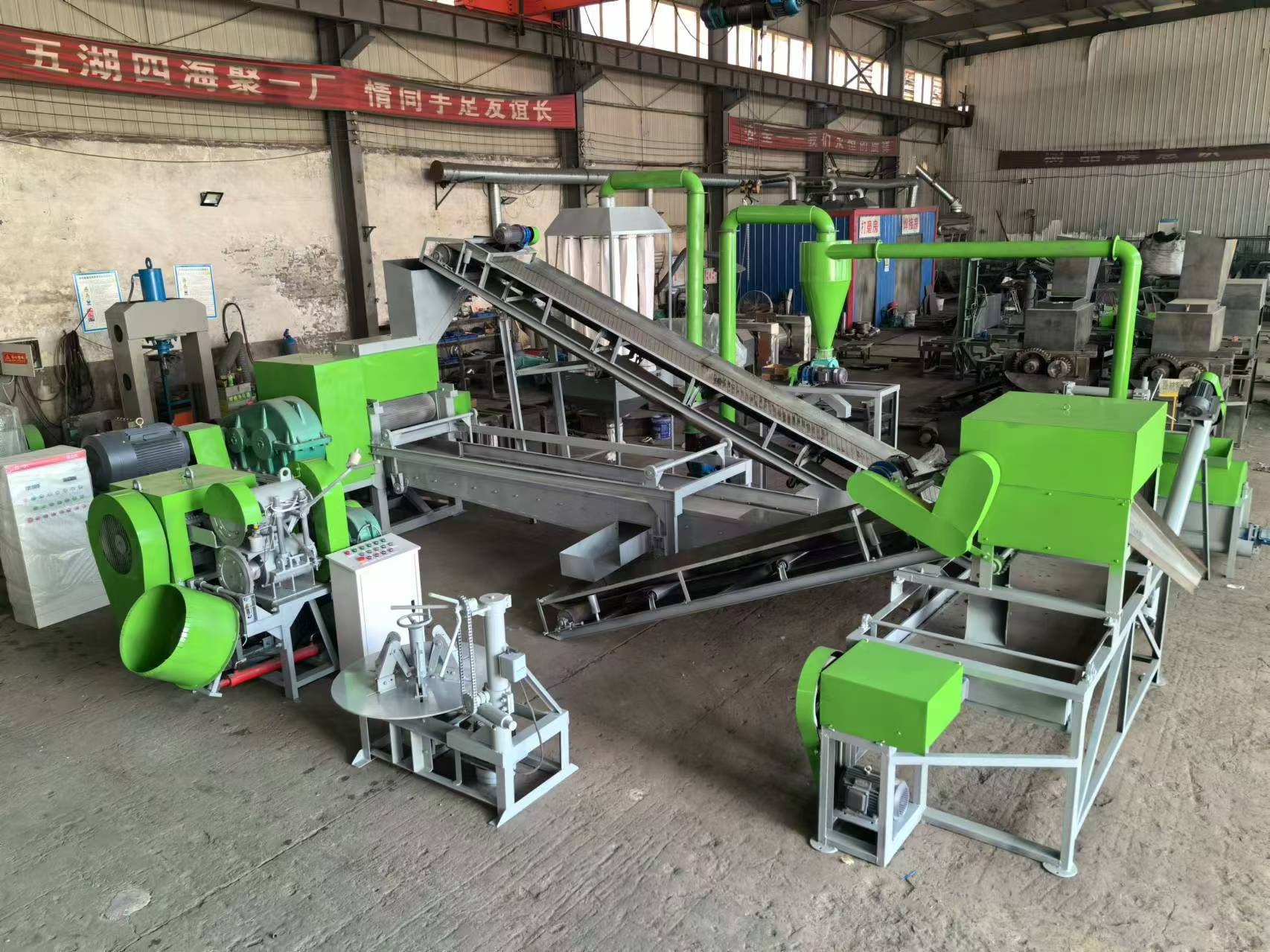 21000 KG Tyre Shredder Crushes Tyres into Rubber Pieces for Rubber Powder Production