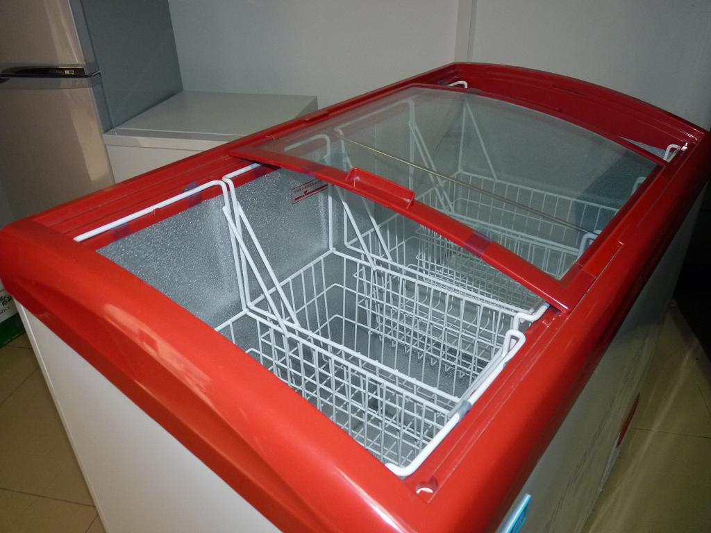 Deep Chest Freezers Red Solid Door Lockable Key For Meat / Seafood