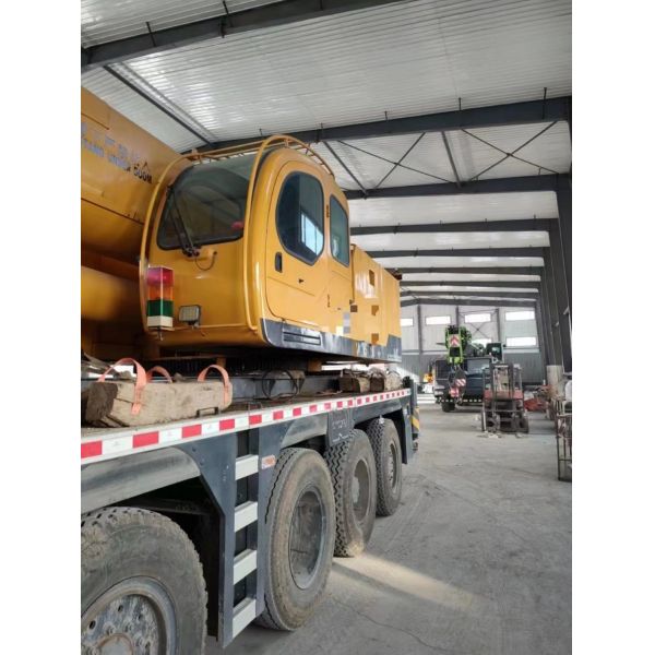 Maximum Lifting Height 40m 100T Heavy Equipment Mobile Crane Year 2013 Zoomlion Xg