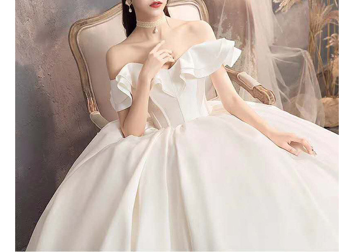 Women Gorgeous Custom Satin Bridal Gown / Beaded Mermaid Wedding Gown