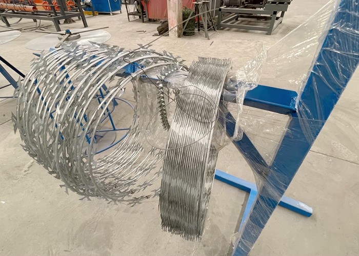 CBT65 BTO22 Cross Razor Barbed Wire Fence Blade Wire Concertina Welded