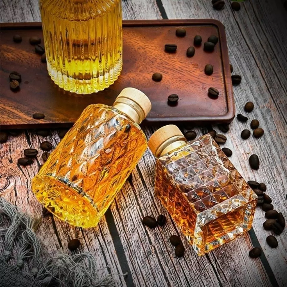 Glass Bottle With Cork For Vodka Whiskey Liquor Industrial Cosmestic Round Shape