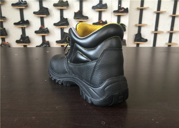 Waterproof Rubber Safety Slip On Safety Boots Anti Static Easy Cleaning