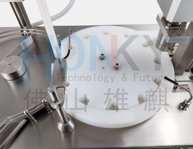 Semi Automatic 5ml Vial Filling Capping Machine For Cosmetic Liquid Dressing