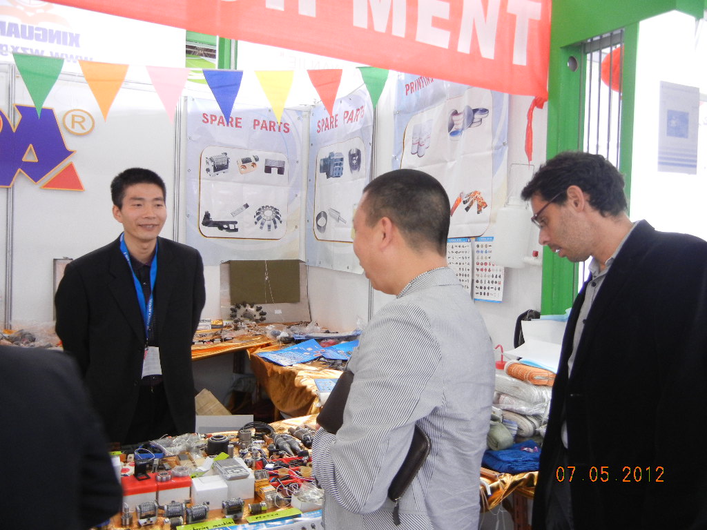 Folder Gluer Machine for Hard Cover Book Making Incorporating Water Soluble Cold Glue