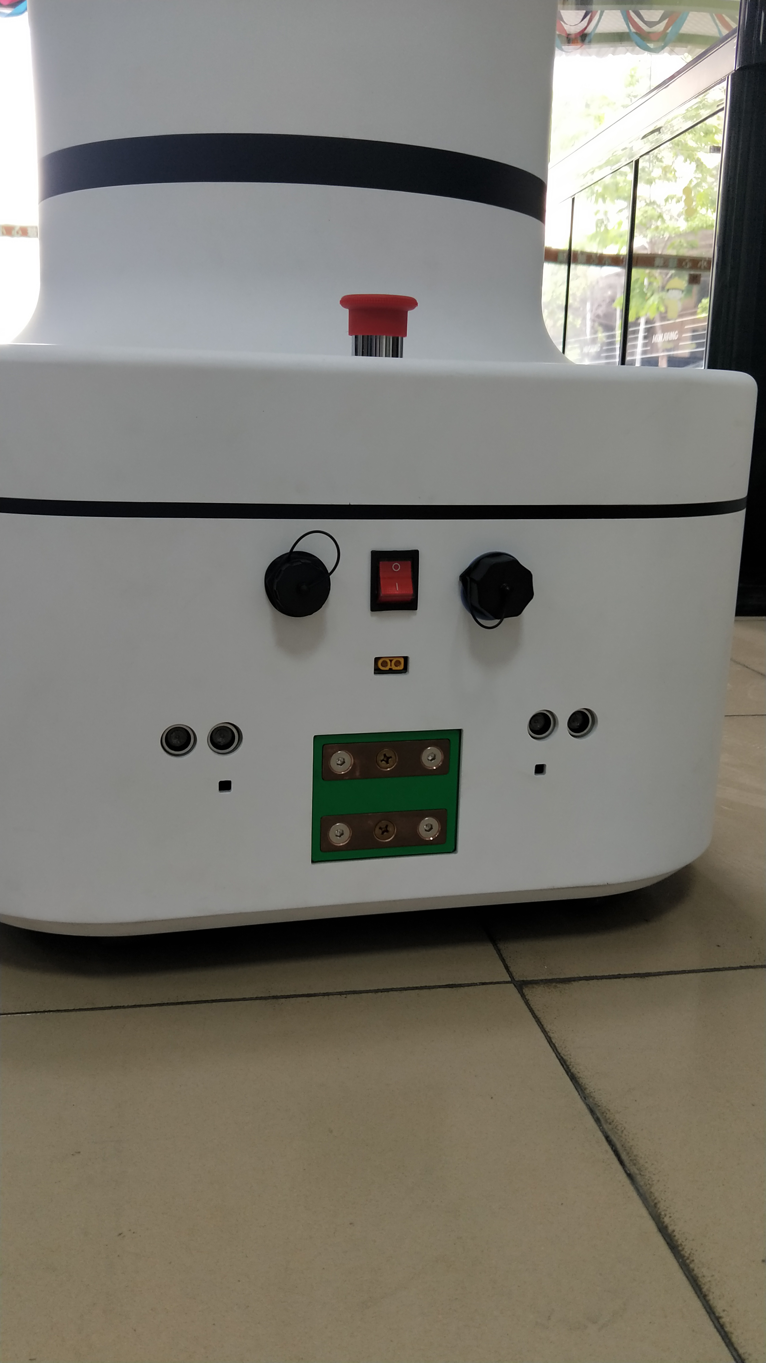 200W Polyurethane Ultraviolet Medical Robotics Usb Disinfection Robot 250r/Min