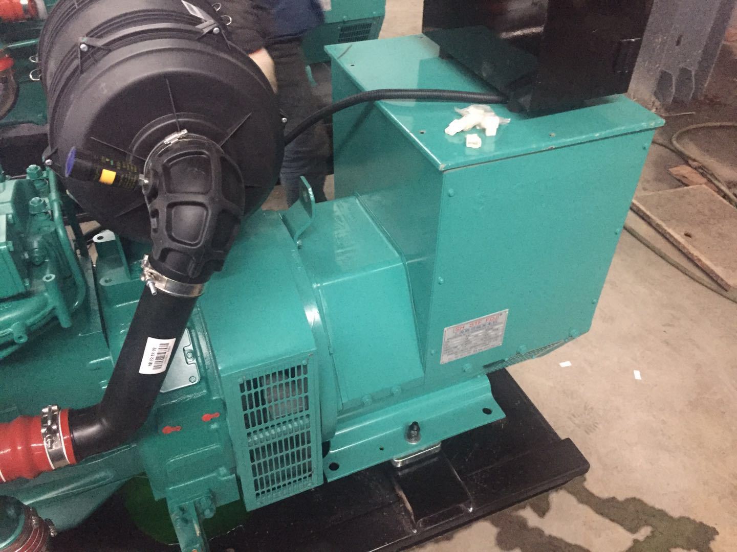 120KW Weichai Deutz Diesel Generator Set with 180A Rated Current and Water Cooling System