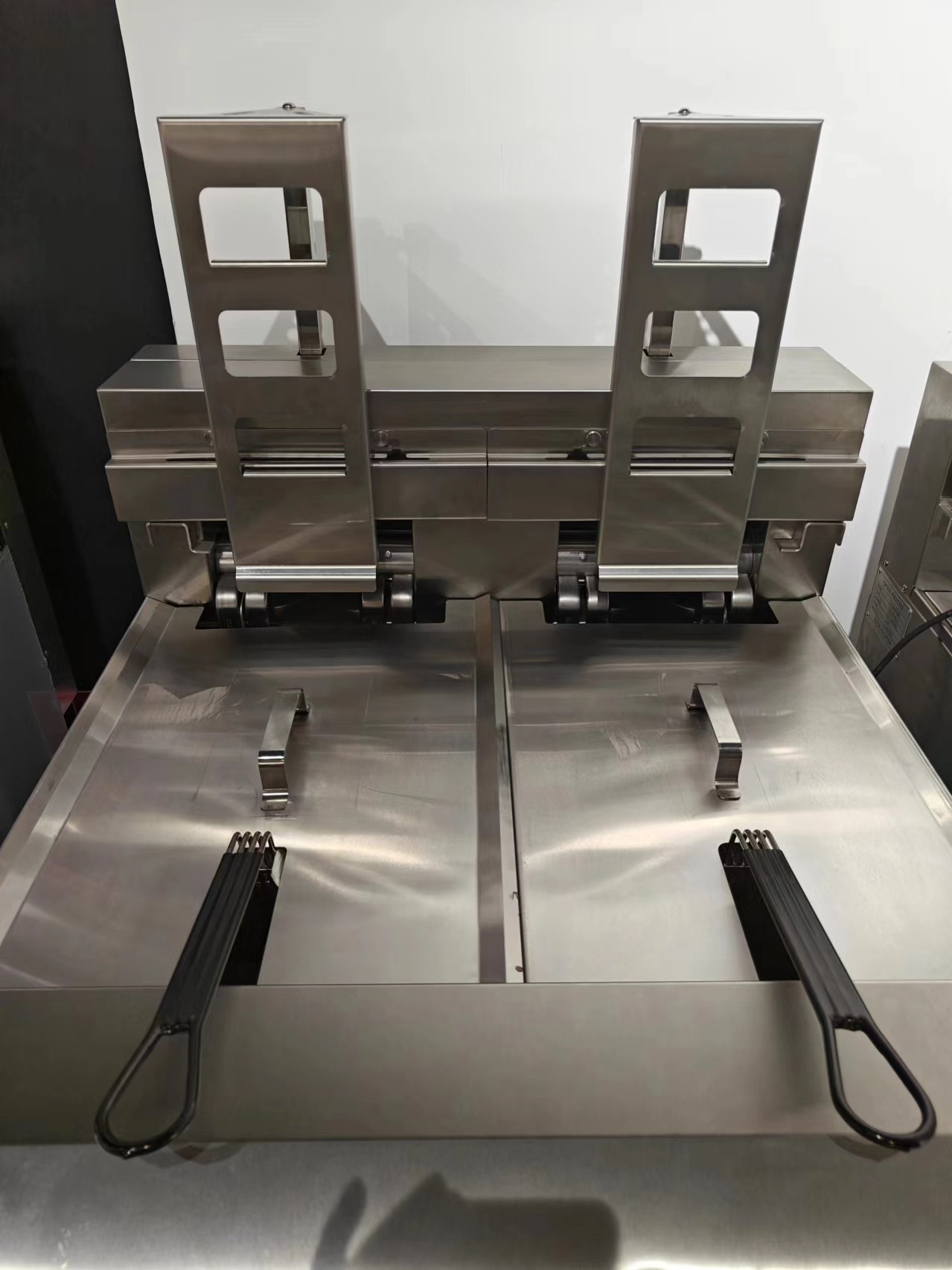 Auto Lift Electric Double Pots 28KW Chips Open Fryer With Oil Filter System