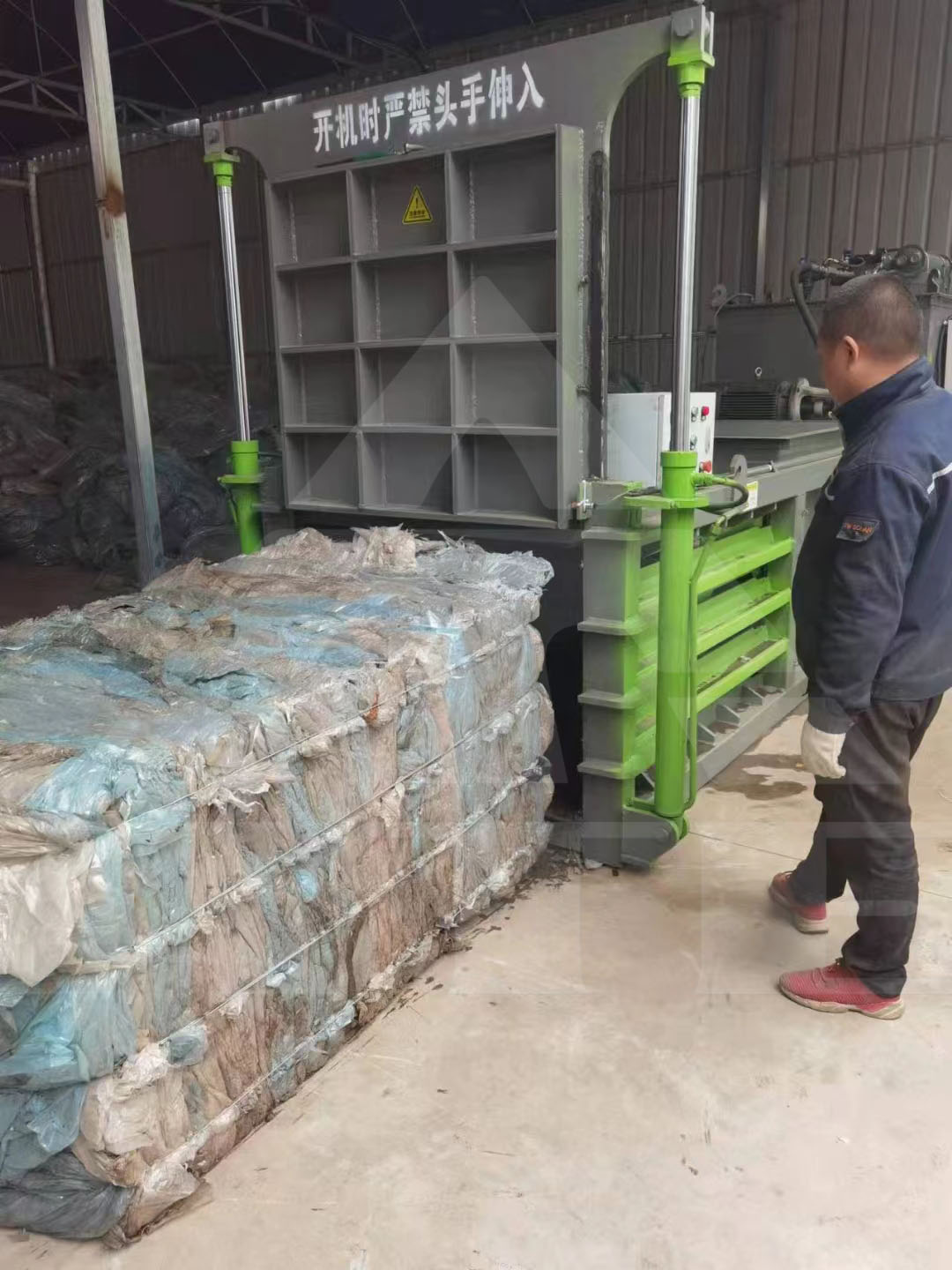 Hydraulic Aluminum Scrap Baler Textile Baling Machine Aluminum Can Baler