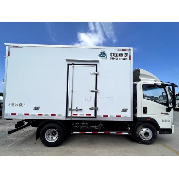 New HOWO Refrigerator Truck 3t 4t 5t 4x2 Light Food Truck Refrigerator Trucks Factory Latest