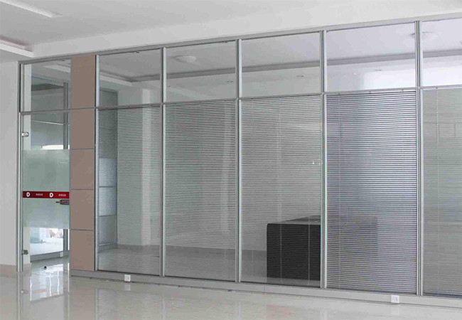 80mm Clear Office Glass Partition Walls With Blind Sound Insulation