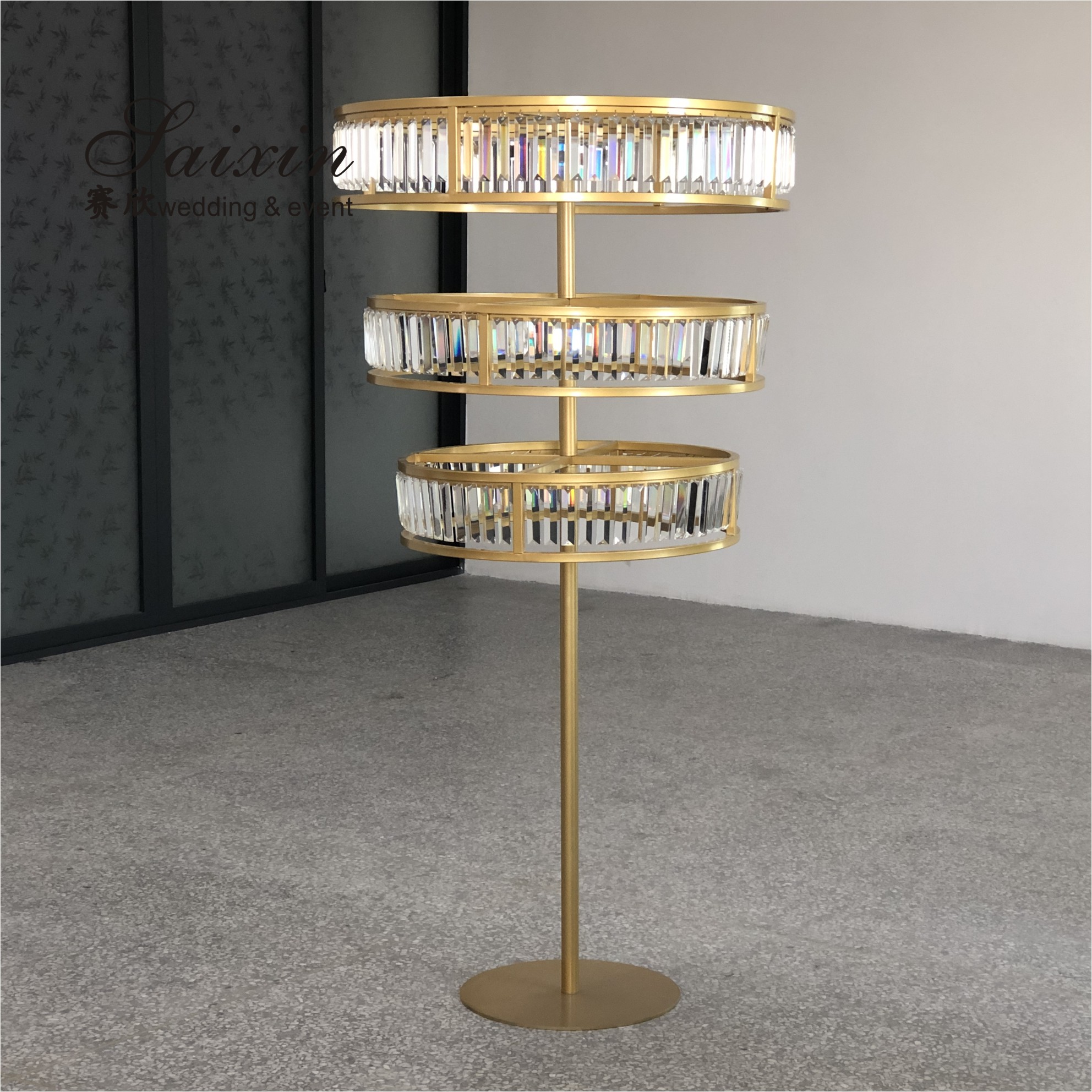 Outdoor Wedding Flower Stand Metal Floral Arrangement Stand White Geometric Trumpet