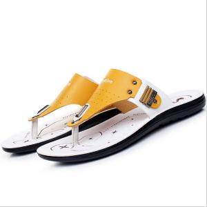 China Handmade Mens Leather Slipper Shoes , Round Toe Mens Beach Flip Flops wholesale