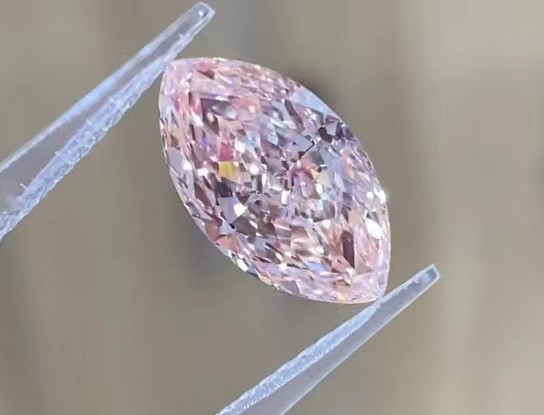 0.95ct Fancy Light Pink Diamond Ring IGI Certified 18k White Gold VS2 Diamond