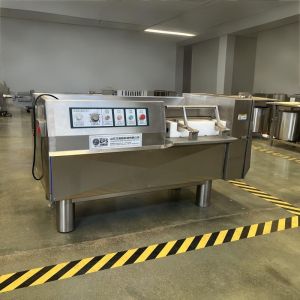 China 2.6 KW Automatic Frozen And Fresh Meat Cutting Machine For Food Factories wholesale