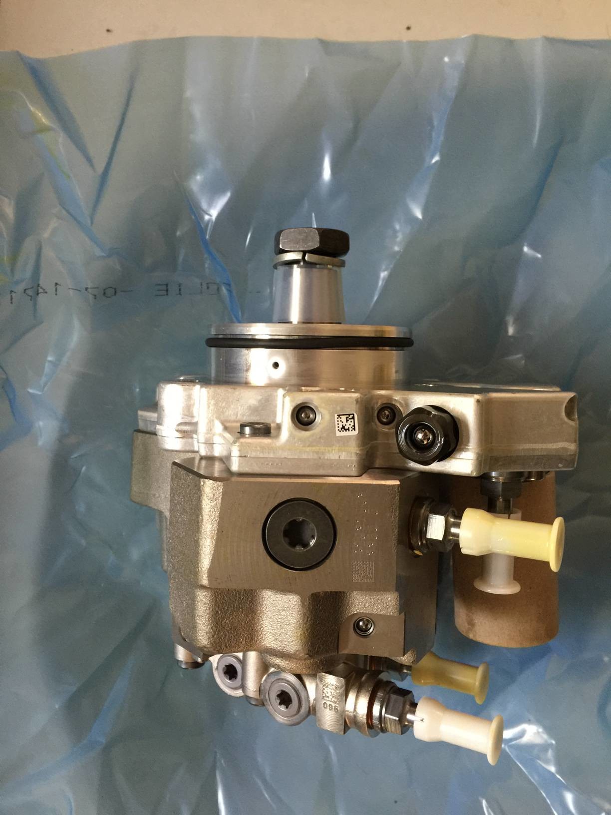 part No. : 6754-71-1010 Fuel Supply Pump Assembly use for komatsu PC200-8 PC220-8 WA380-6